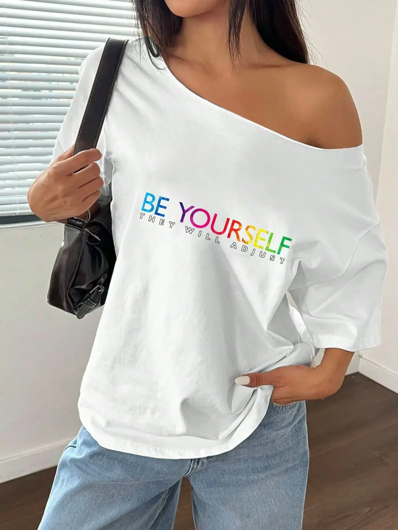Off Shoulder Blouse - تي شيرت نسائي فضفاض بطباعة حروف