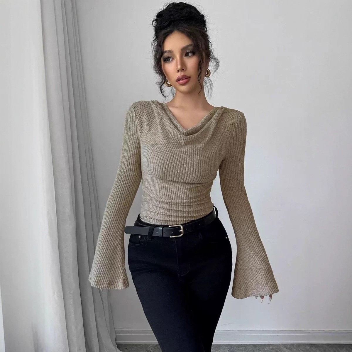بلوزة نسائية بأكمام طويلة بلون - مراجعة Off Shoulder Blouse وسعره